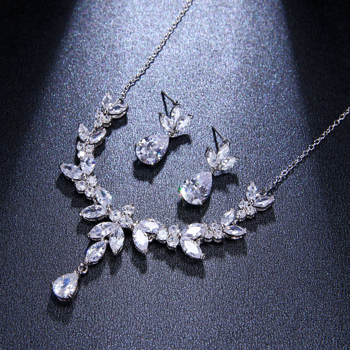 Luxurious Pendant & Necklace