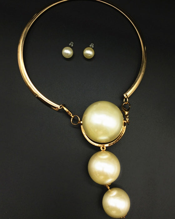 Big Pearl Pendant Necklace