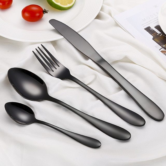 Four-piece portable cutlery set