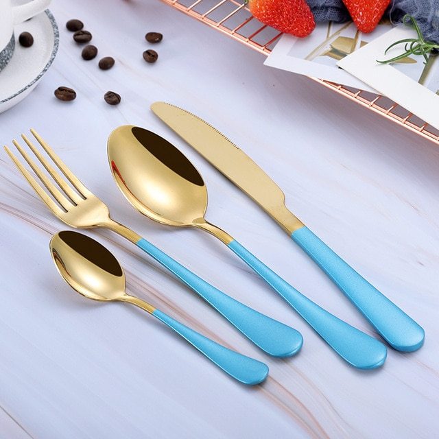 Four-piece portable cutlery set